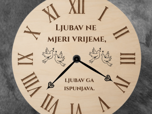 personalizirani drveni sat,
